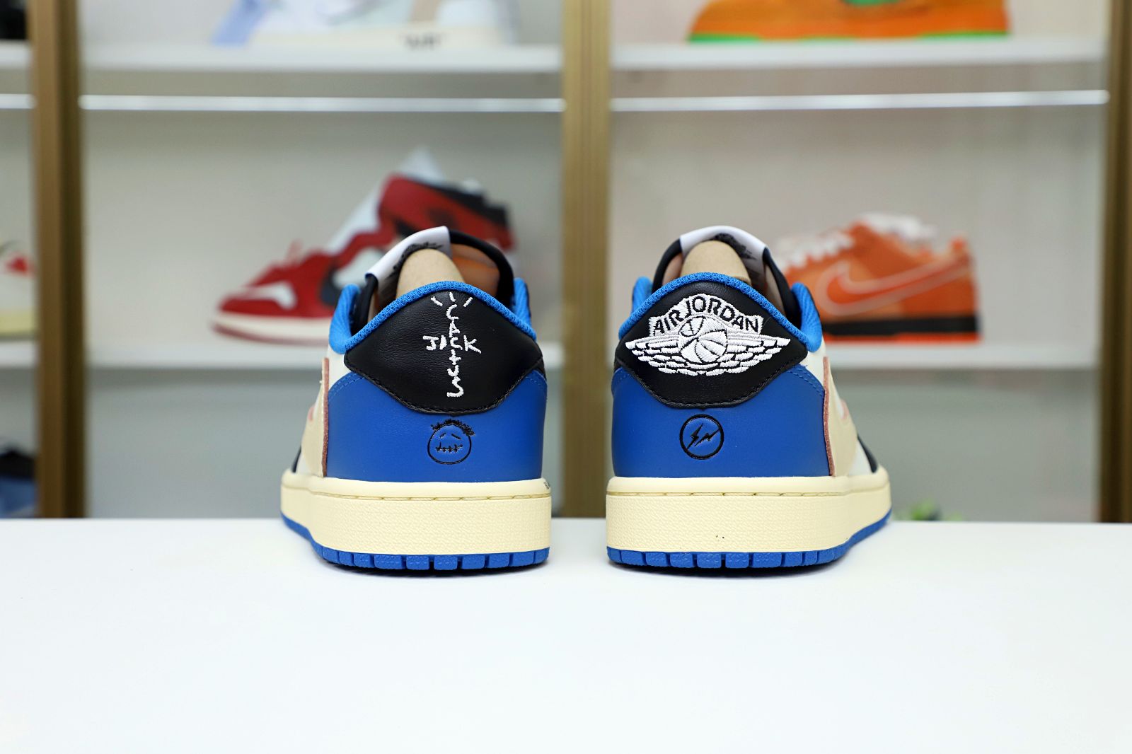 FRAGMENT DESIGN X TRAVIS SCOTT X AIR JORDAN 1 LOW - finekick.vip