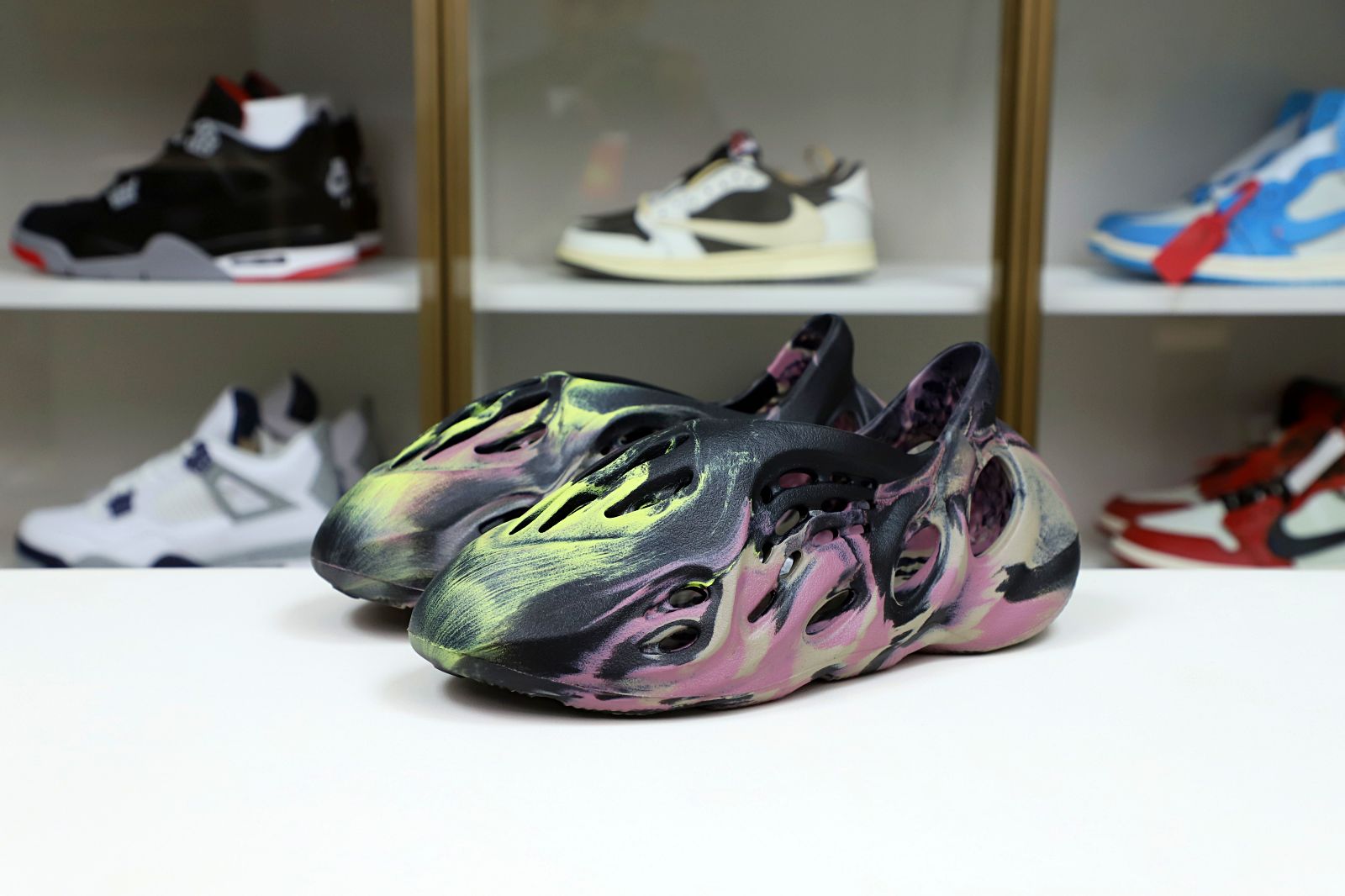 YEEZY FOAM RUNNER “MX CARBON” 2022 (IG9562) - finekick.vip