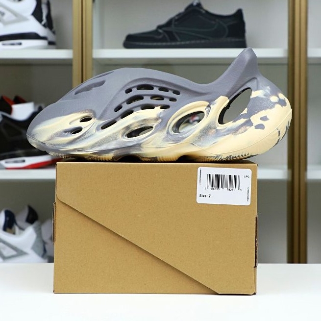YEEZY FOAM RUNNER 'MXT MOON GREY' - finekick.vip