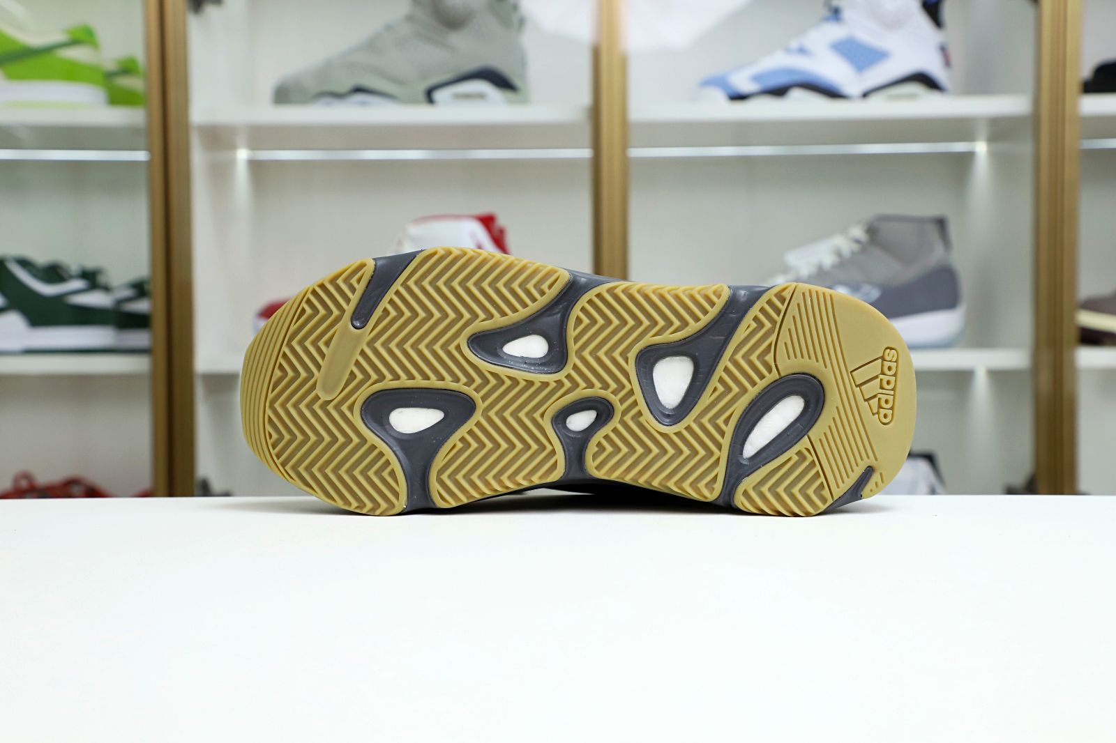 Yeezy boost 700 V2 Tephra - finekick.vip