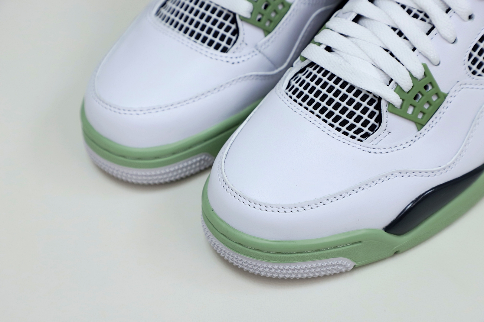 AIR JORDAN 4