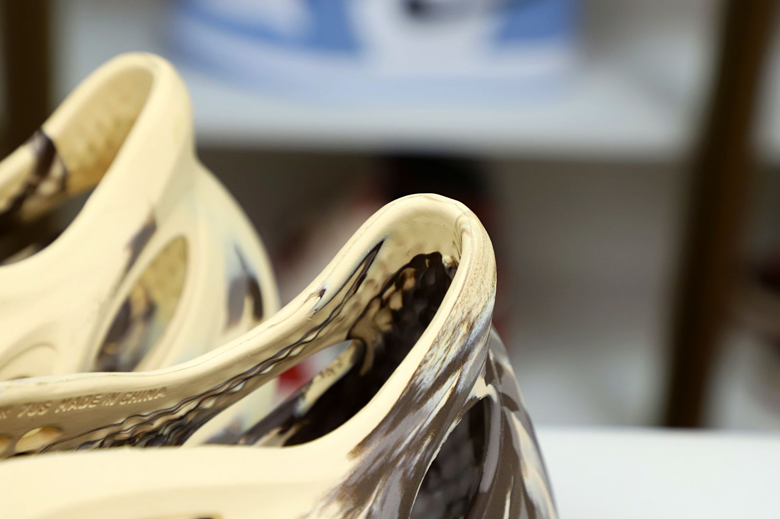 YEEZY FOAM RUNNER 'MX CREAM CLAY' - finekick.vip