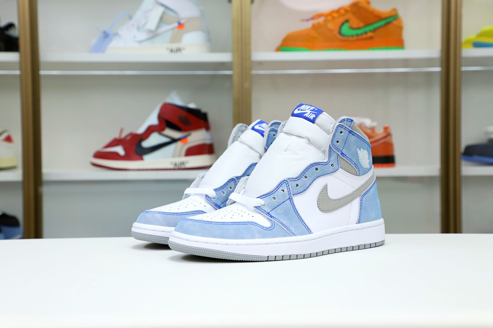 AIR JORDAN 1 RETRO HIGH OG 'HYPER ROYAL' - finekick.vip