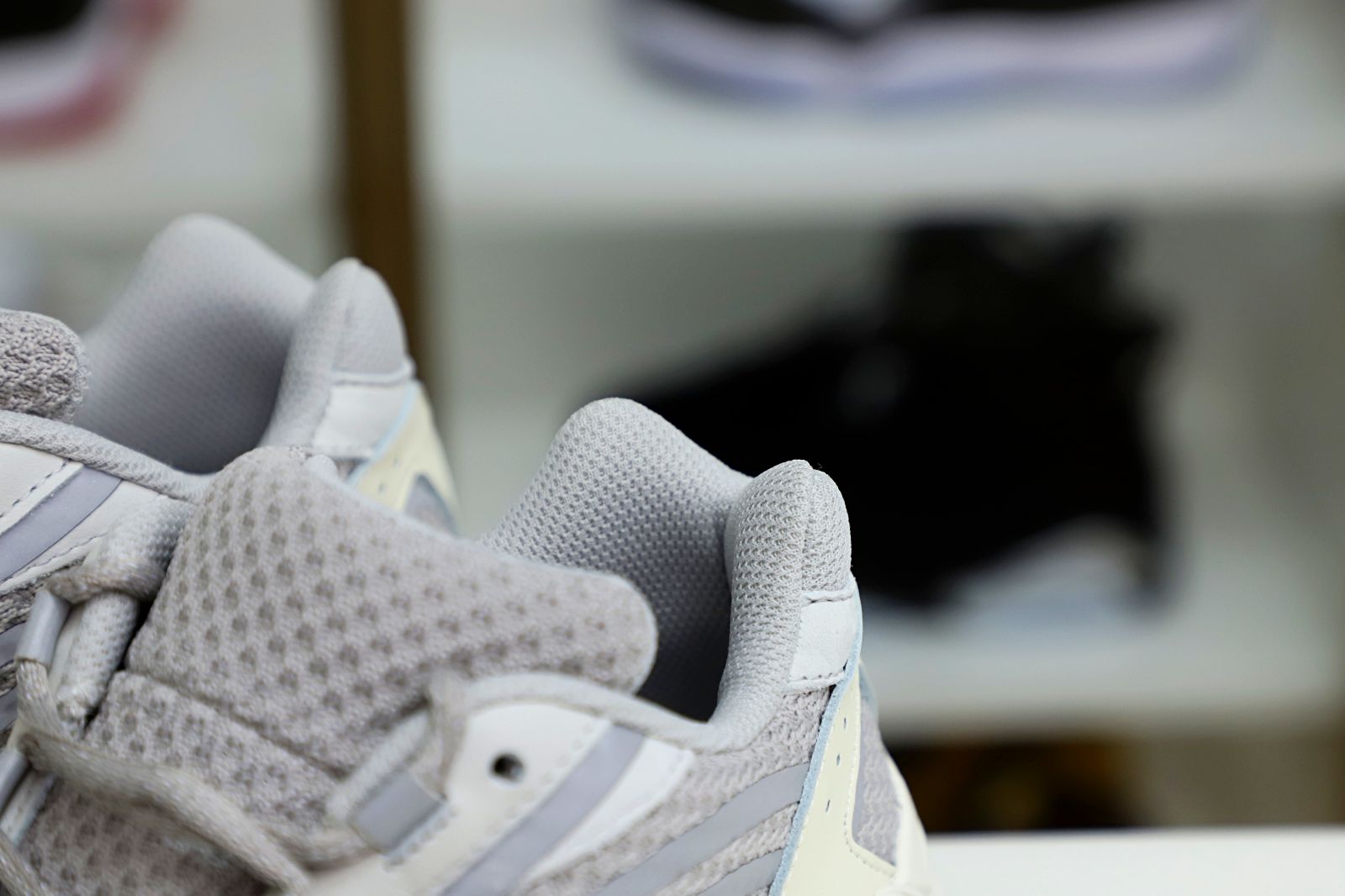 YEEZY BOOST 700 V2 'CREAM' - finekick.vip