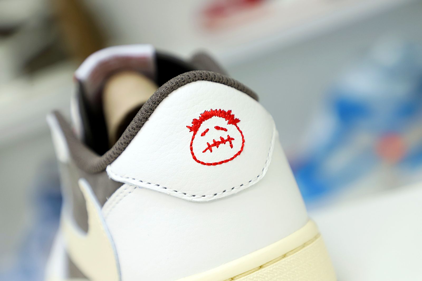 TRAVIS SCOTT X AIR JORDAN 1 LOW OG REVERSE MOCHA - finekick.vip