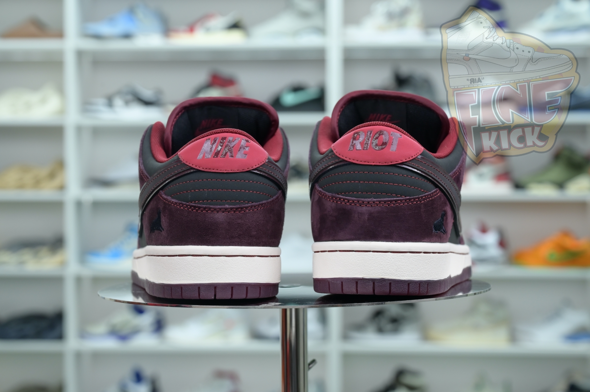 RIOT Skateshop x Nike SB Dunk Low - finekick.vip