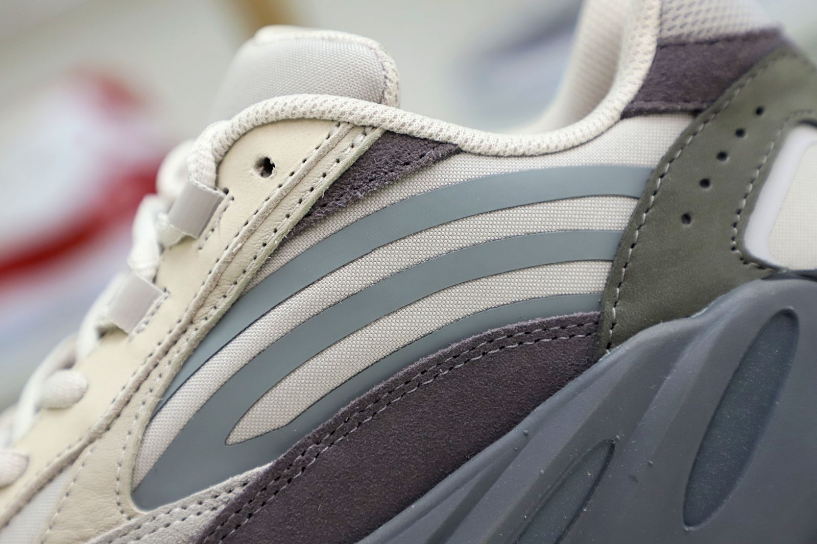 Yeezy boost 700 V2 Tephra - finekick.vip