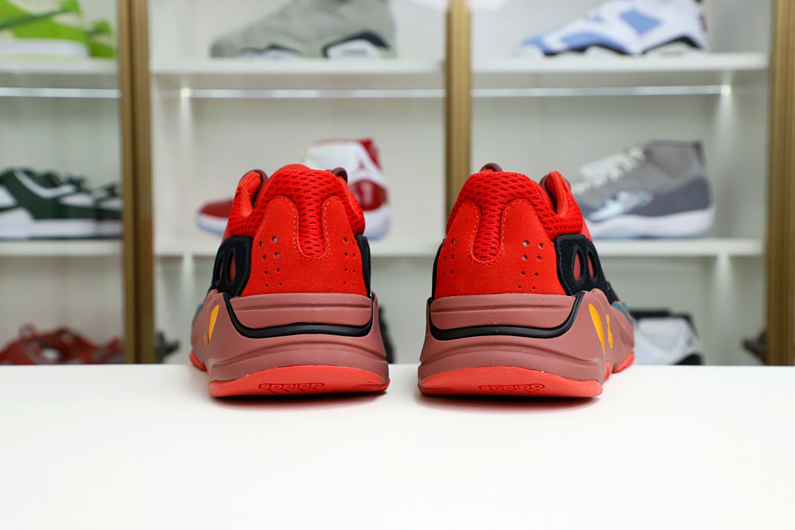 YEEZY BOOST 700 HI-RES RED HQ6979 - finekick.vip
