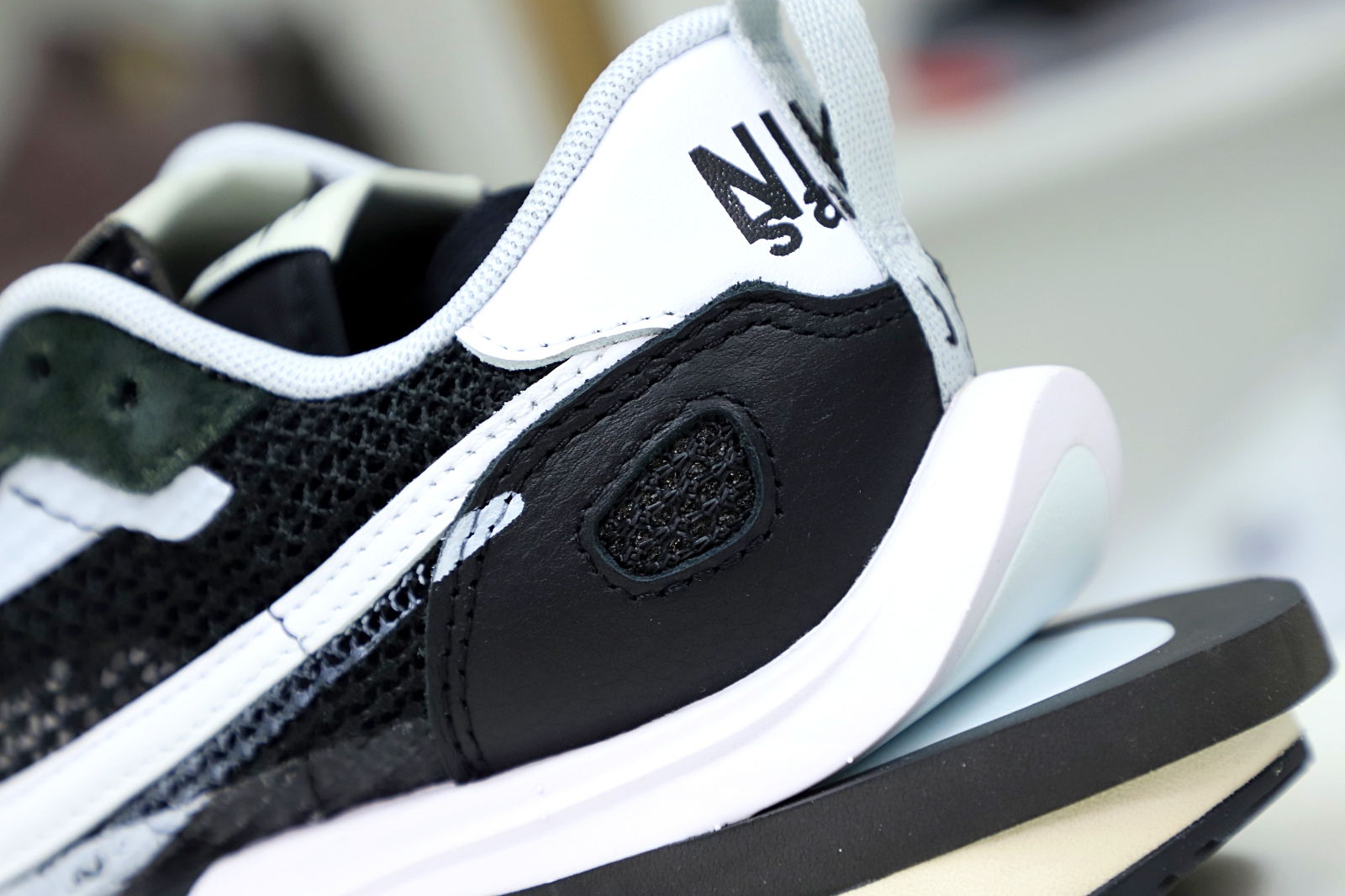 SACAI X VAPORWAFFLE 'BLACK WHITE' - finekick.vip