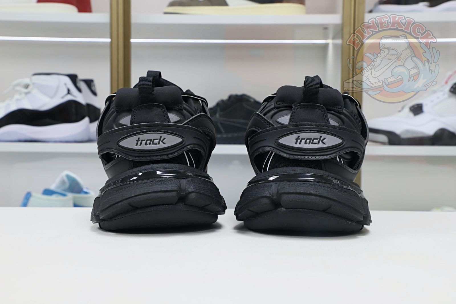 Balenciaga BLGA - finekick.vip
