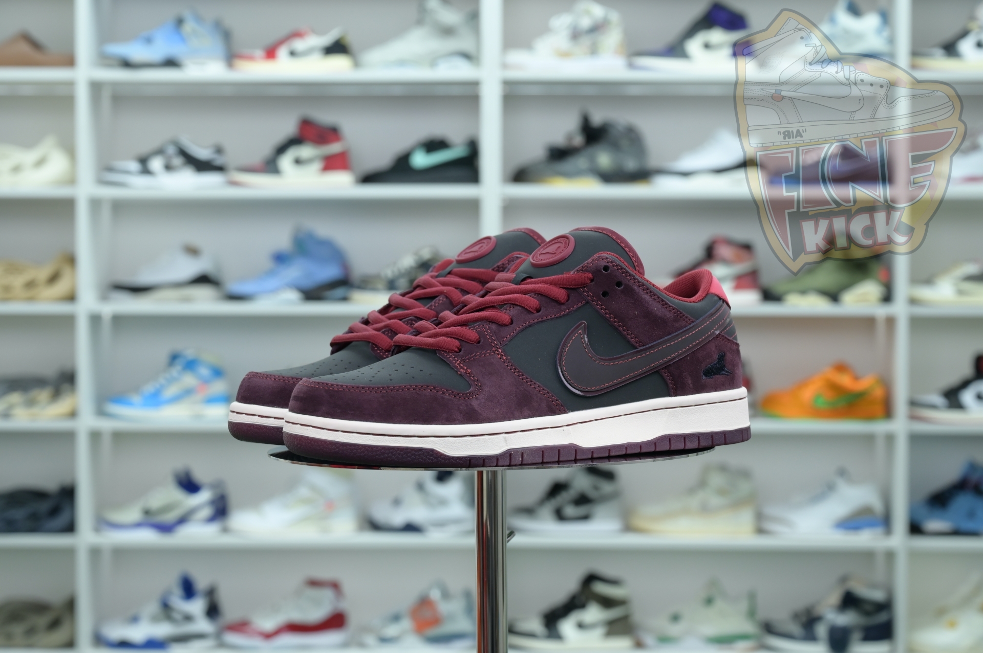 RIOT Skateshop x Nike SB Dunk Low - finekick.vip