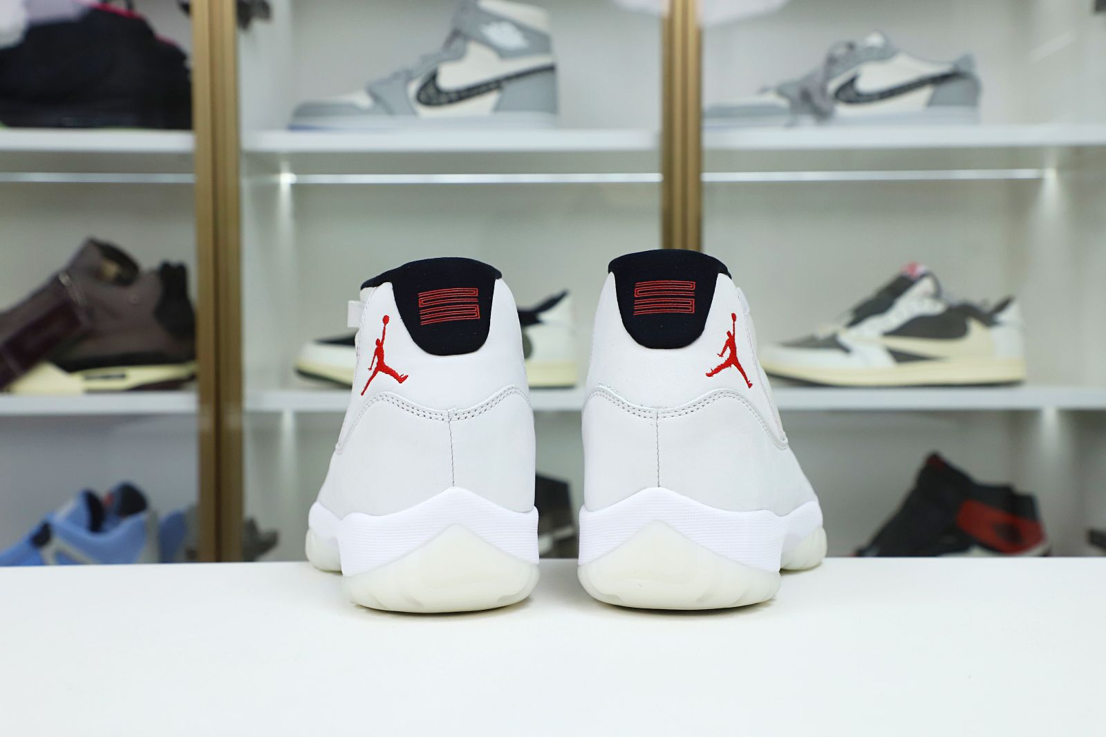 AIR JORDAN 11 XI RETRO PLATINUM TINT - finekick.vip