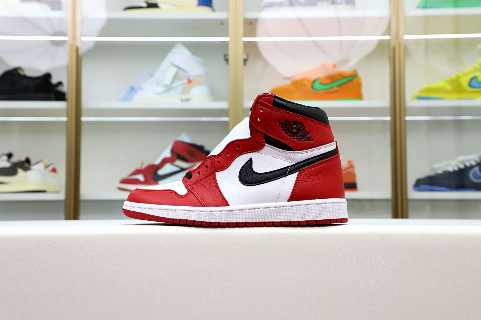 AIR JORDAN 1 RETRO HIGH OG 'CHICAGO' 2015 - finekick.vip