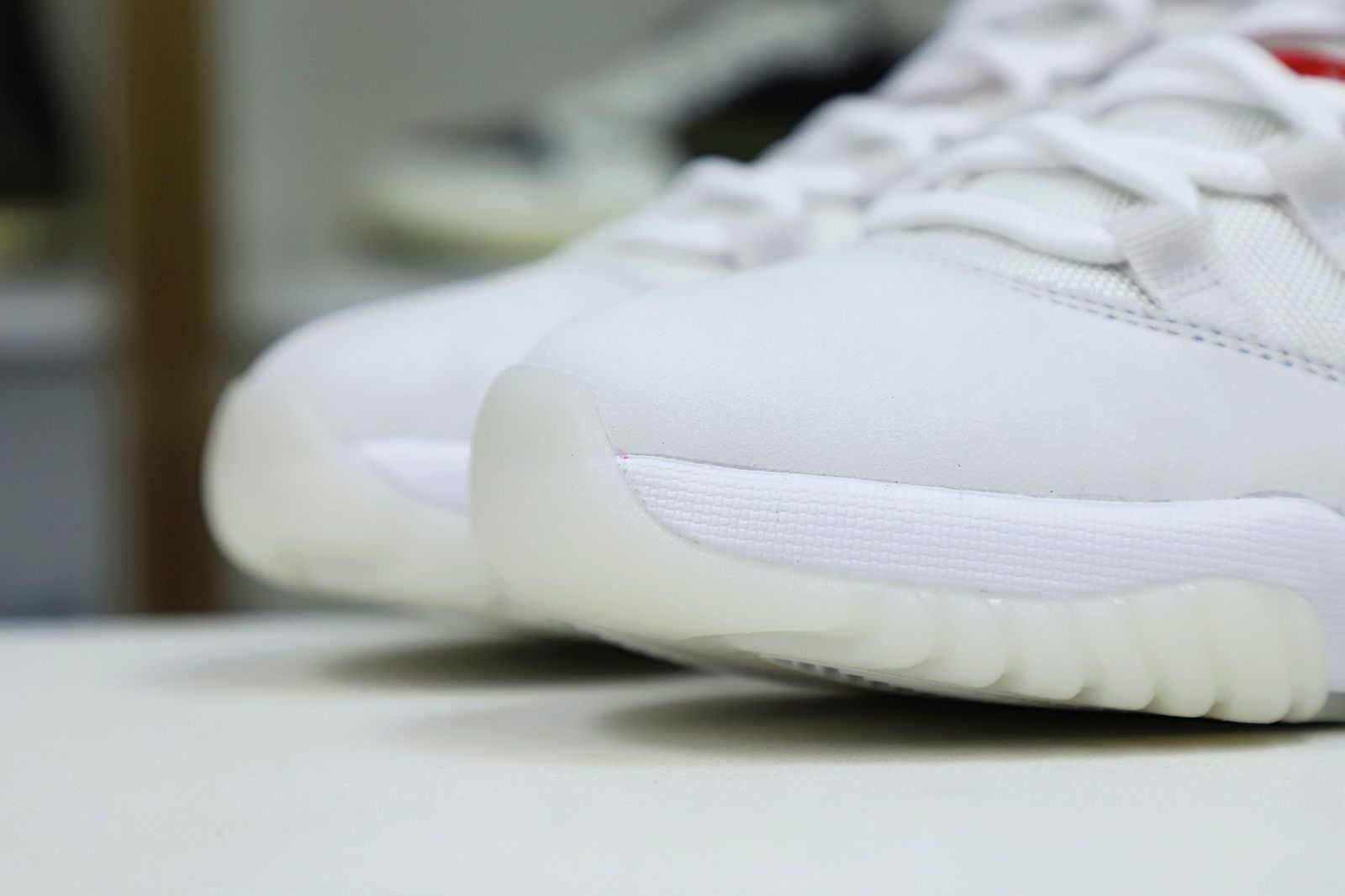 AIR JORDAN 11 XI RETRO PLATINUM TINT - finekick.vip