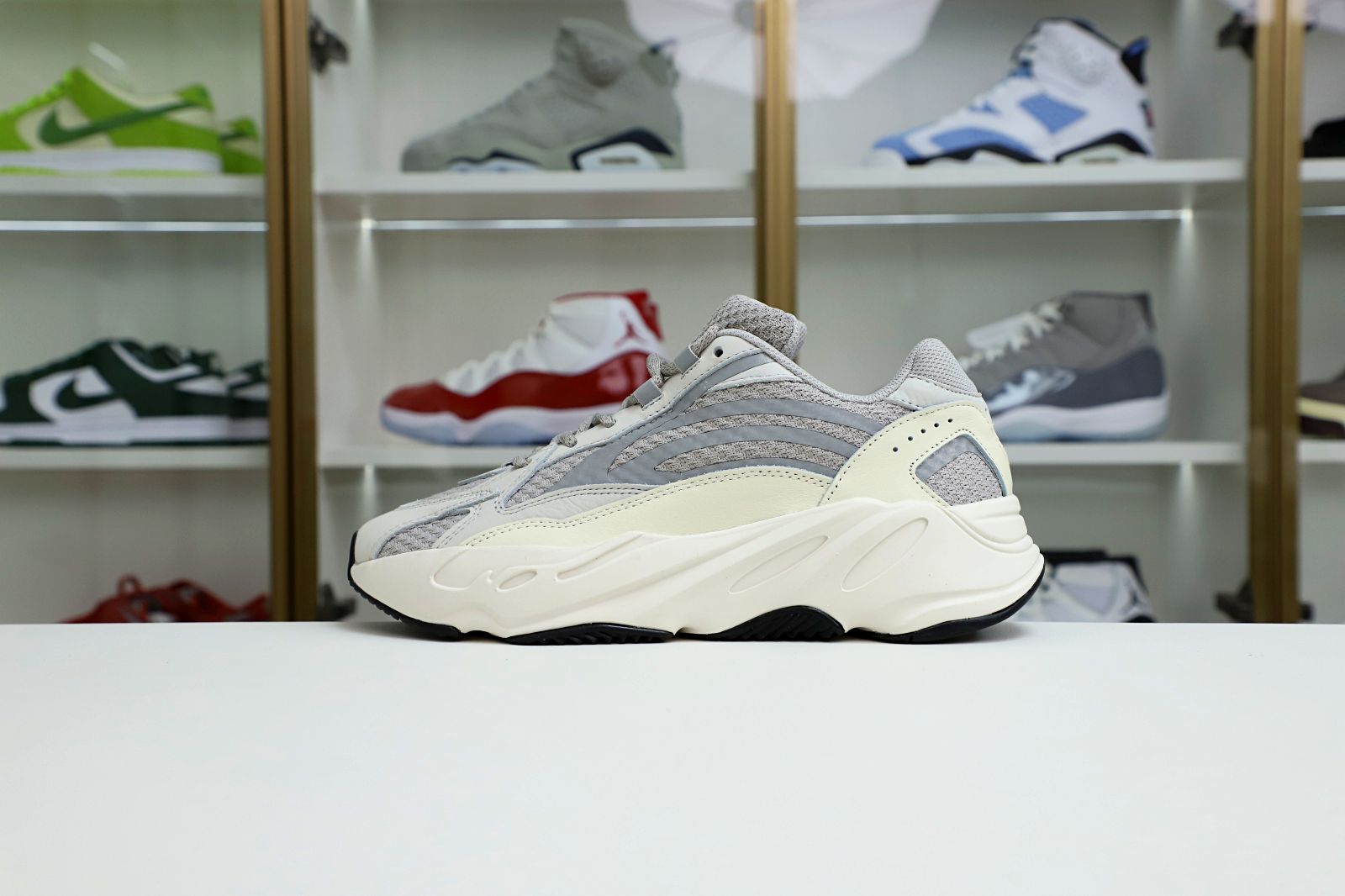YEEZY BOOST 700 V2 'CREAM' - finekick.vip