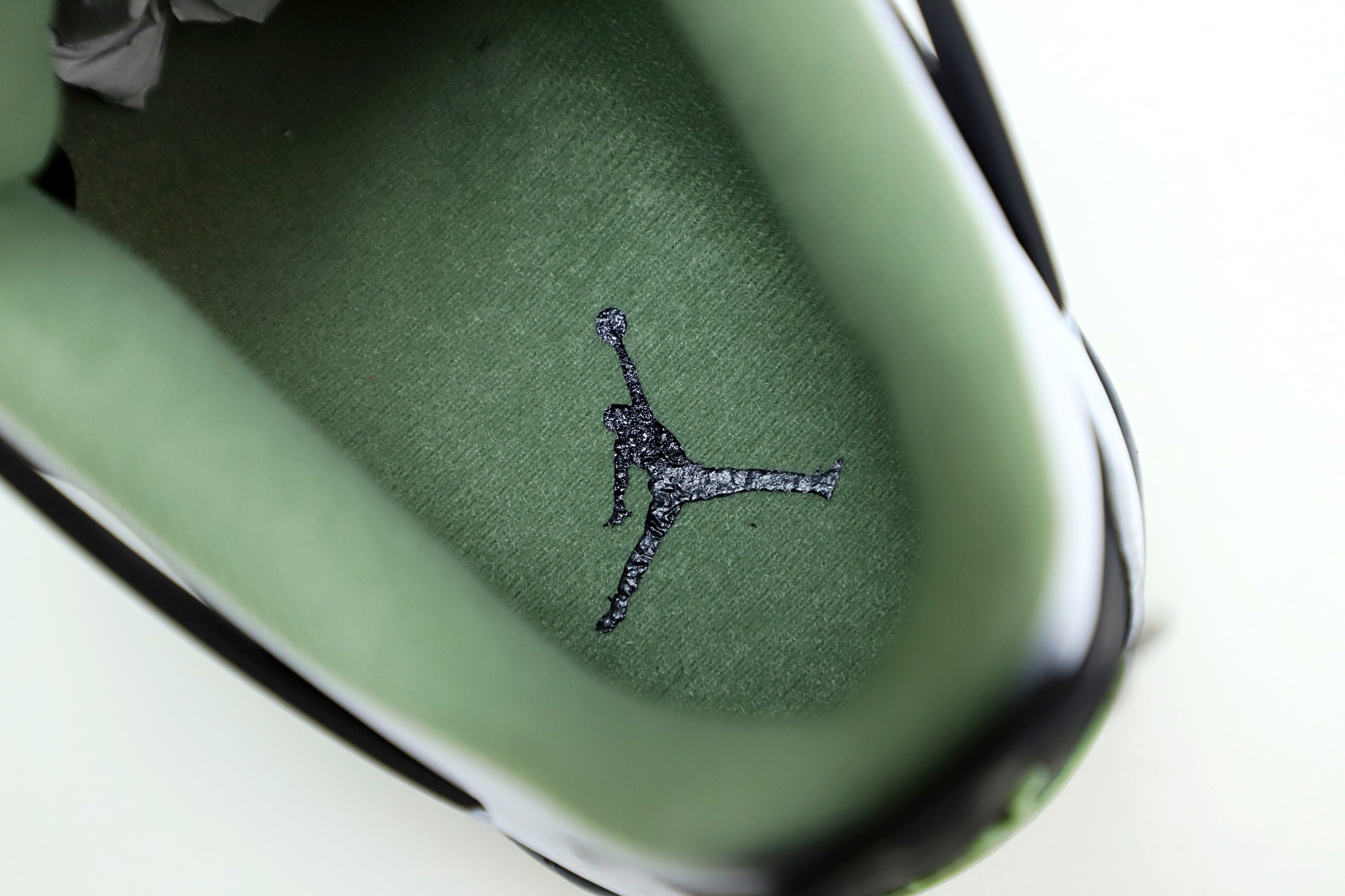 AIR JORDAN 4