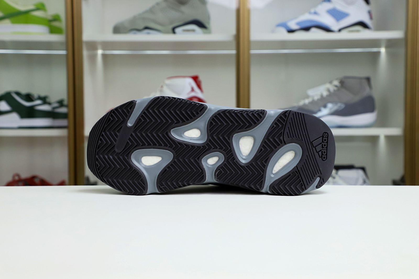Yeezy boost 700 v2 hospita blue - finekick.vip