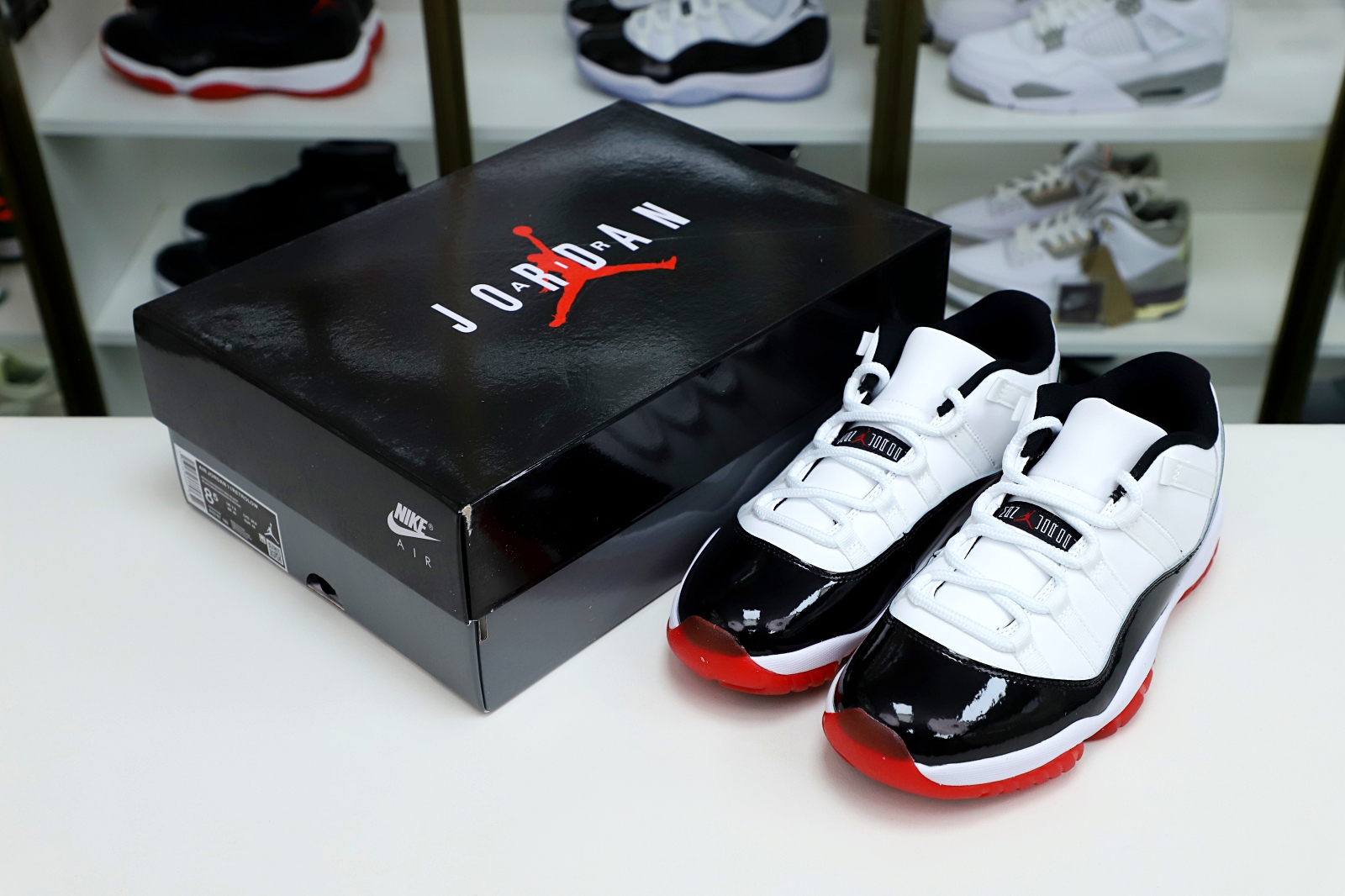 AIR JORDAN 11 LOW WHITE BRED - finekick.vip
