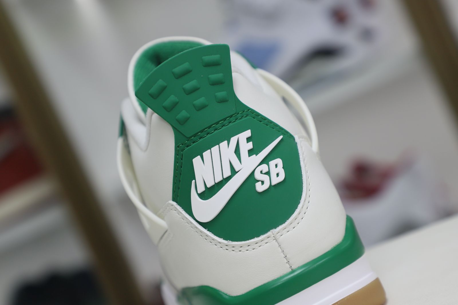 NIKE SB X AIR JORDAN 4 RETRO 'PINE GREEN' - finekick.vip
