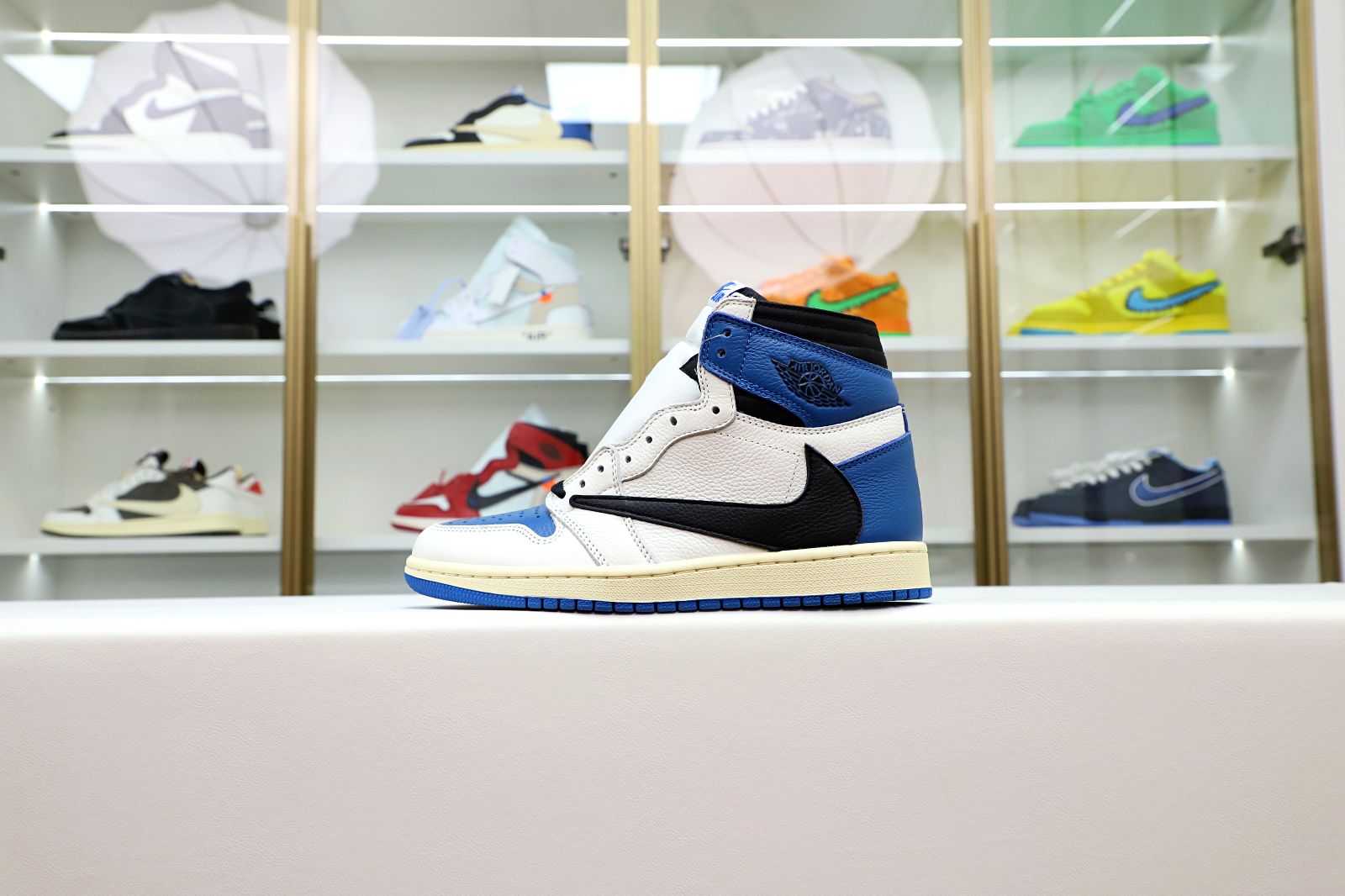 FRAGMENT DESIGN X TRAVIS SCOTT X AIR JORDAN 1 RETRO HIGH - finekick.vip