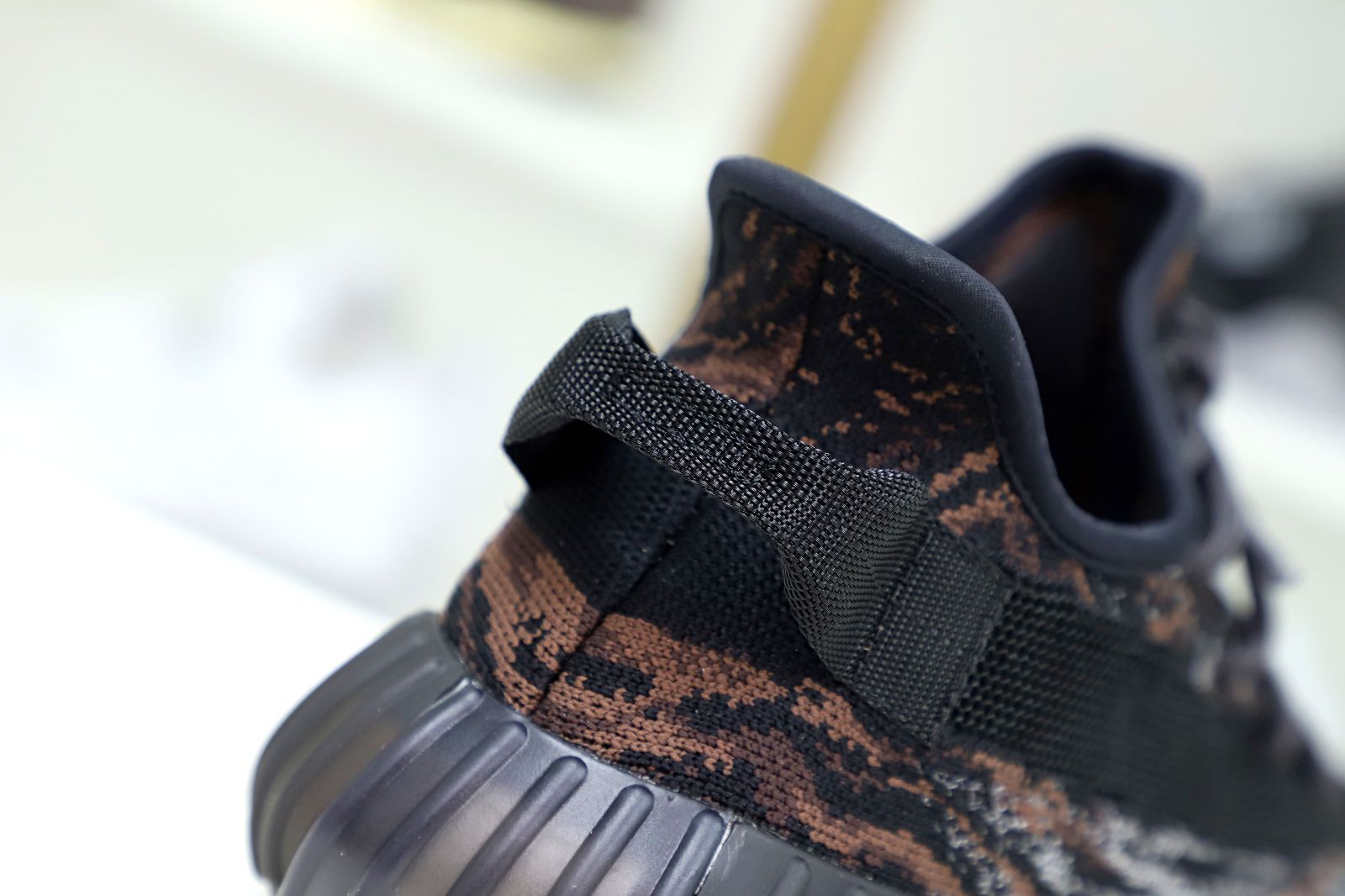 YEEZY BOOST 350 V2 MX ROCK - finekick.vip