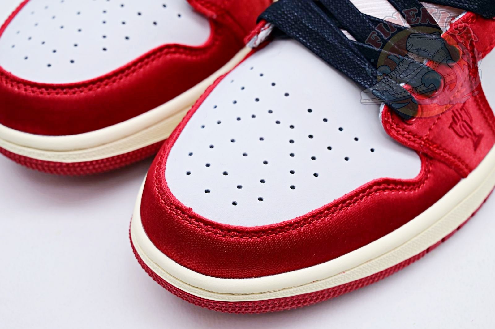 Trophy Room x Air Jordan 1 Low OG “Away” - finekick.vip