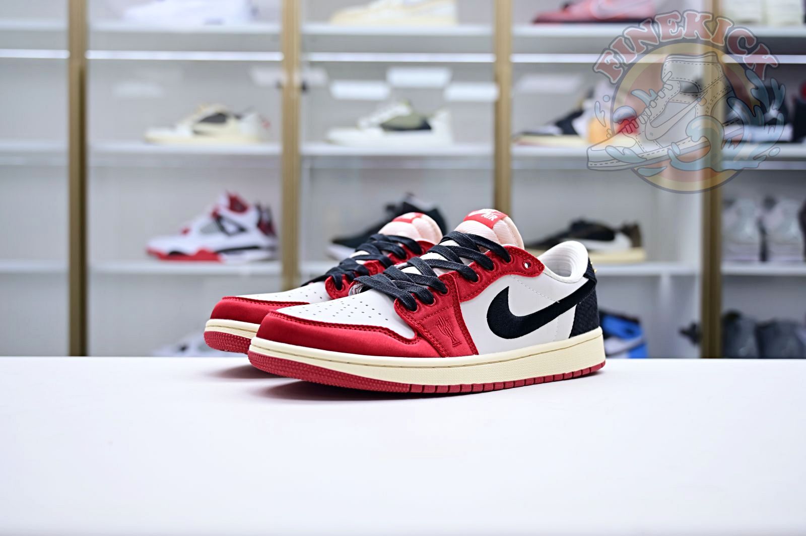 Trophy Room x Air Jordan 1 Low OG “Away” - finekick.vip