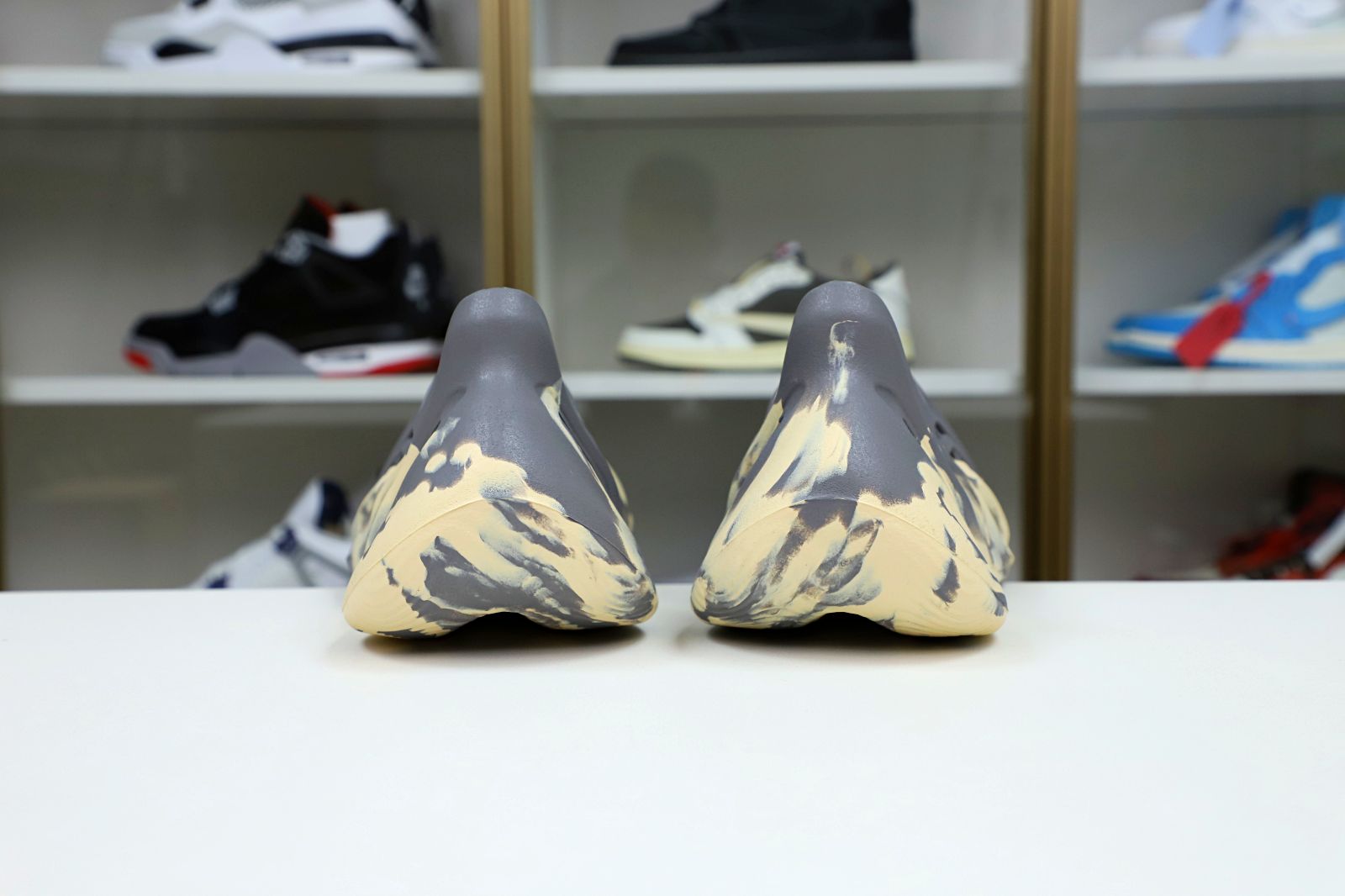 YEEZY FOAM RUNNER 'MXT MOON GREY' - finekick.vip
