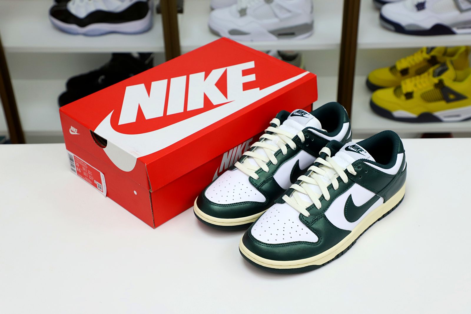 NIKE WMNS DUNK LOW 'VINTAGE GREEN' - finekick.vip