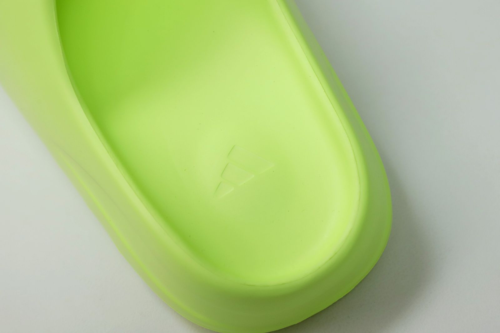 YEEZY SLIDES GX6138 - finekick.vip