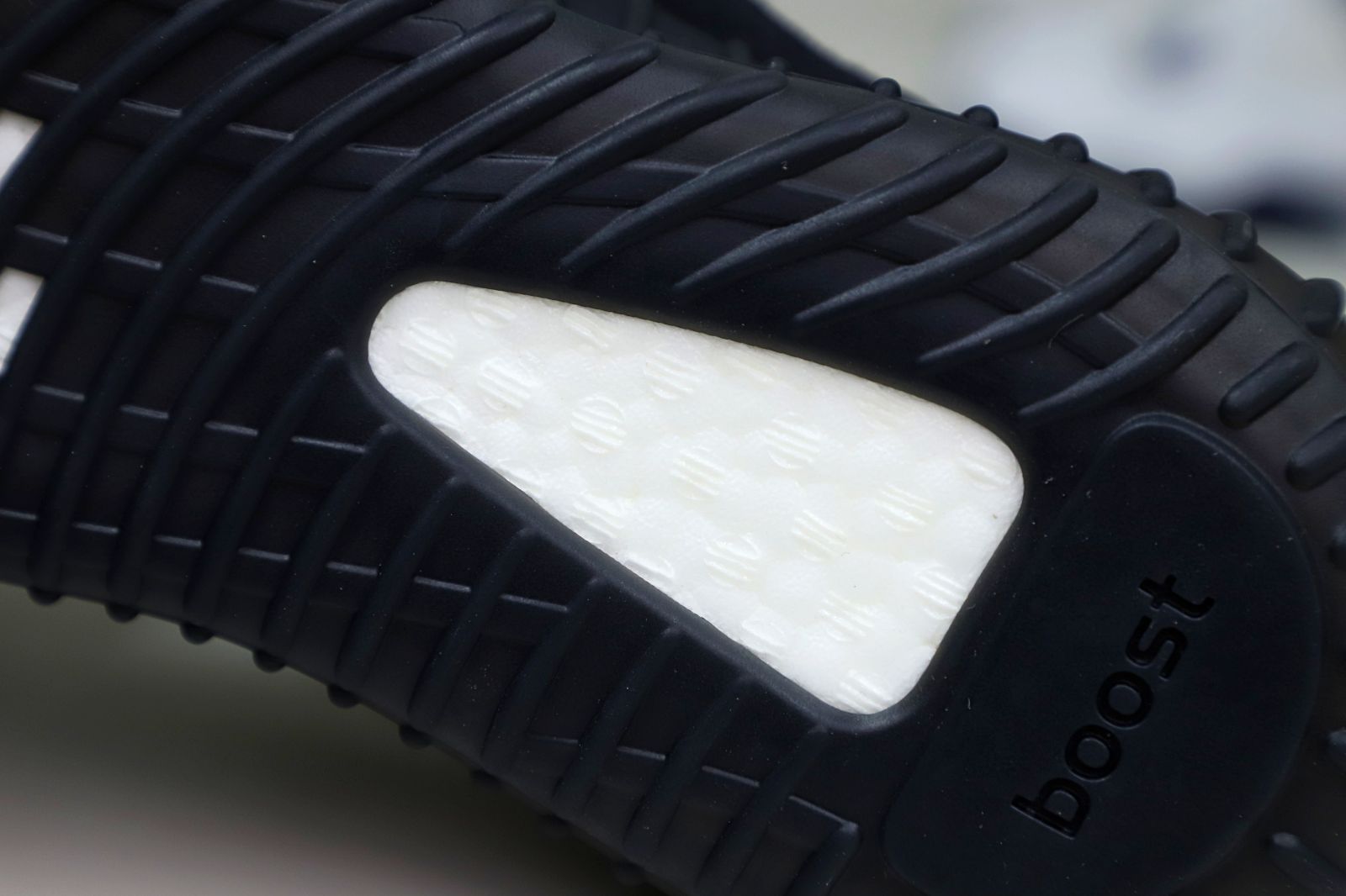 YEEZY BOOST 350 V2 ONYX - finekick.vip