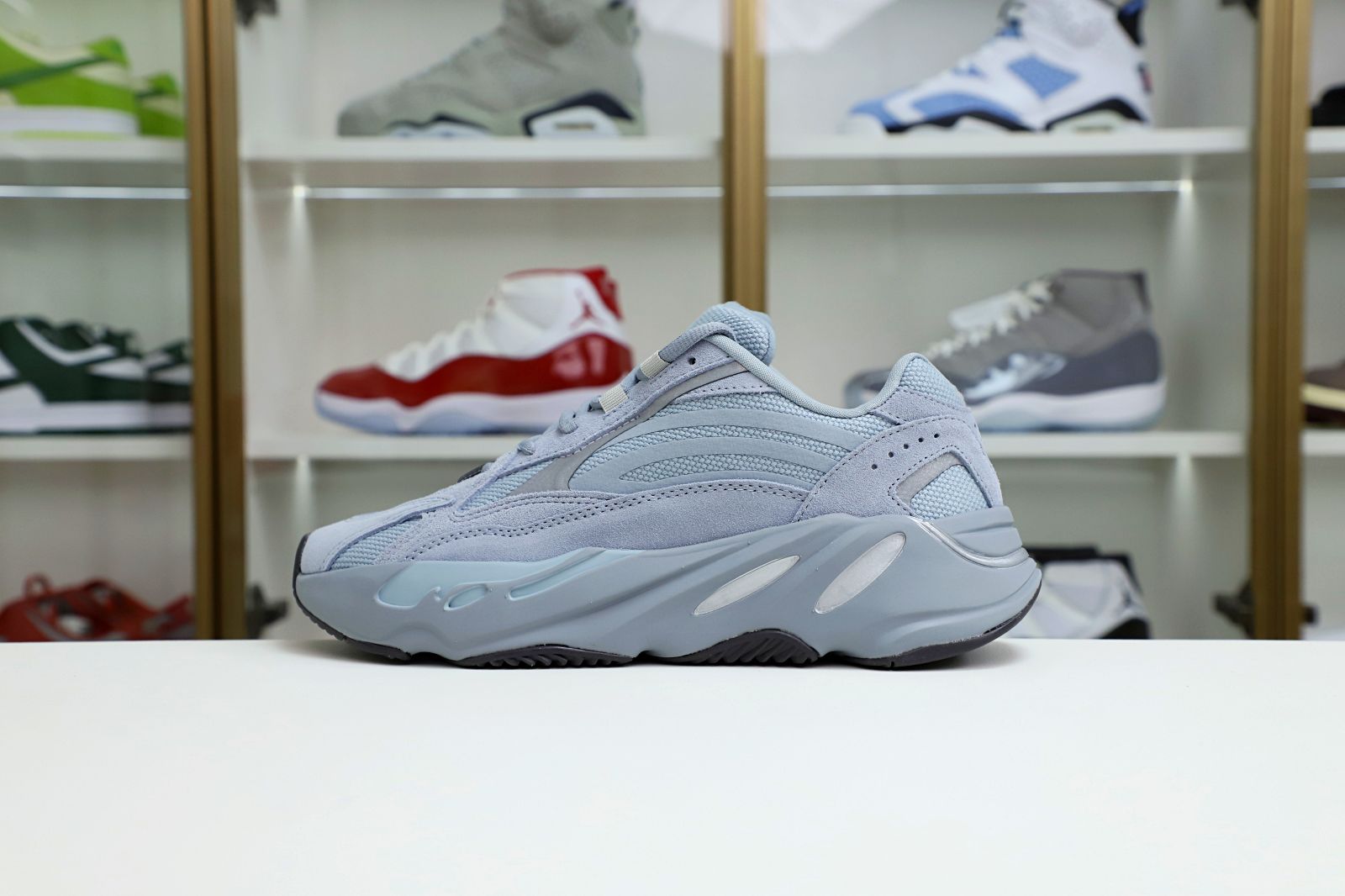 Yeezy boost 700 v2 hospita blue - finekick.vip