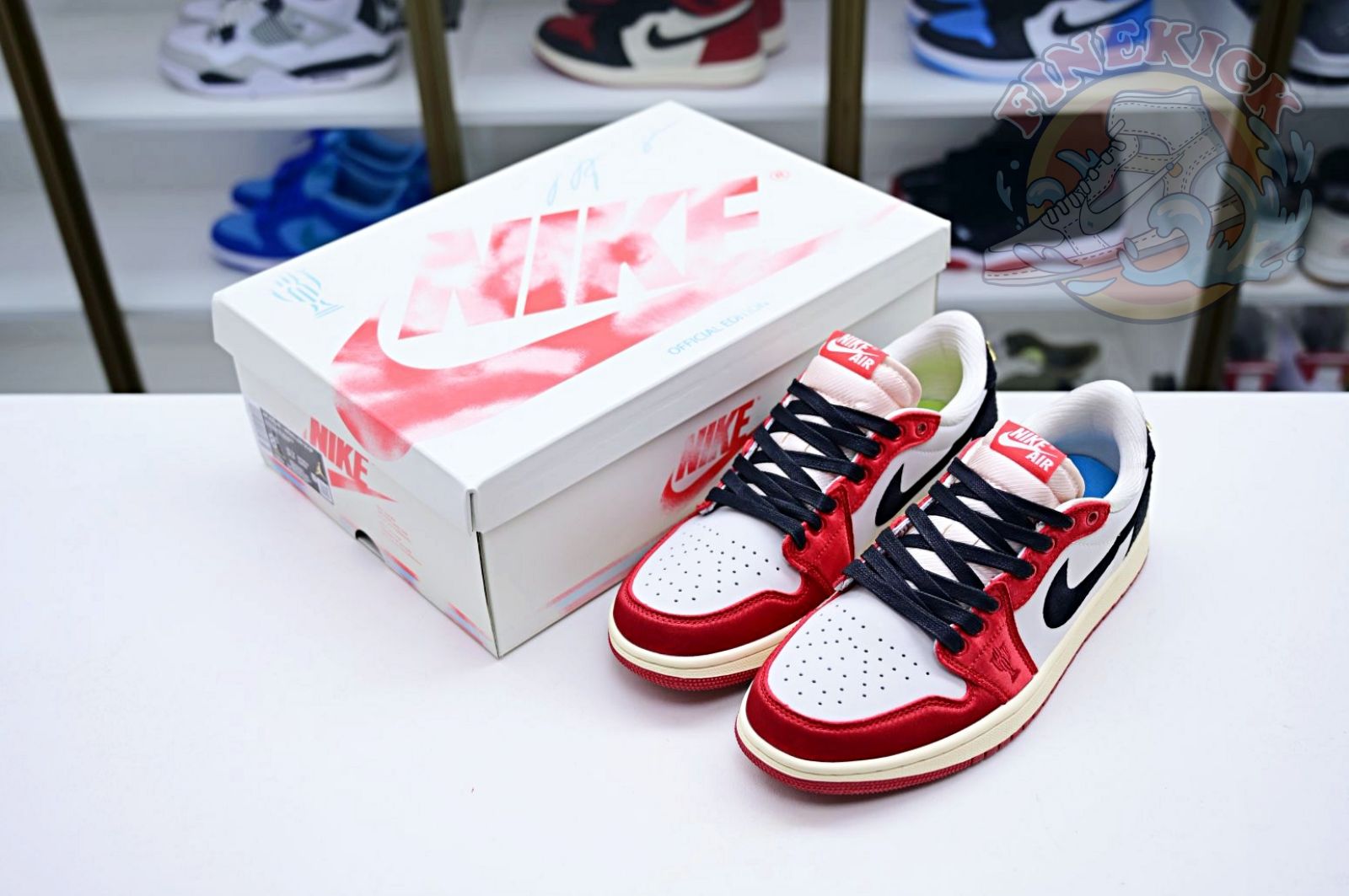 Trophy Room x Air Jordan 1 Low OG “Away” - finekick.vip