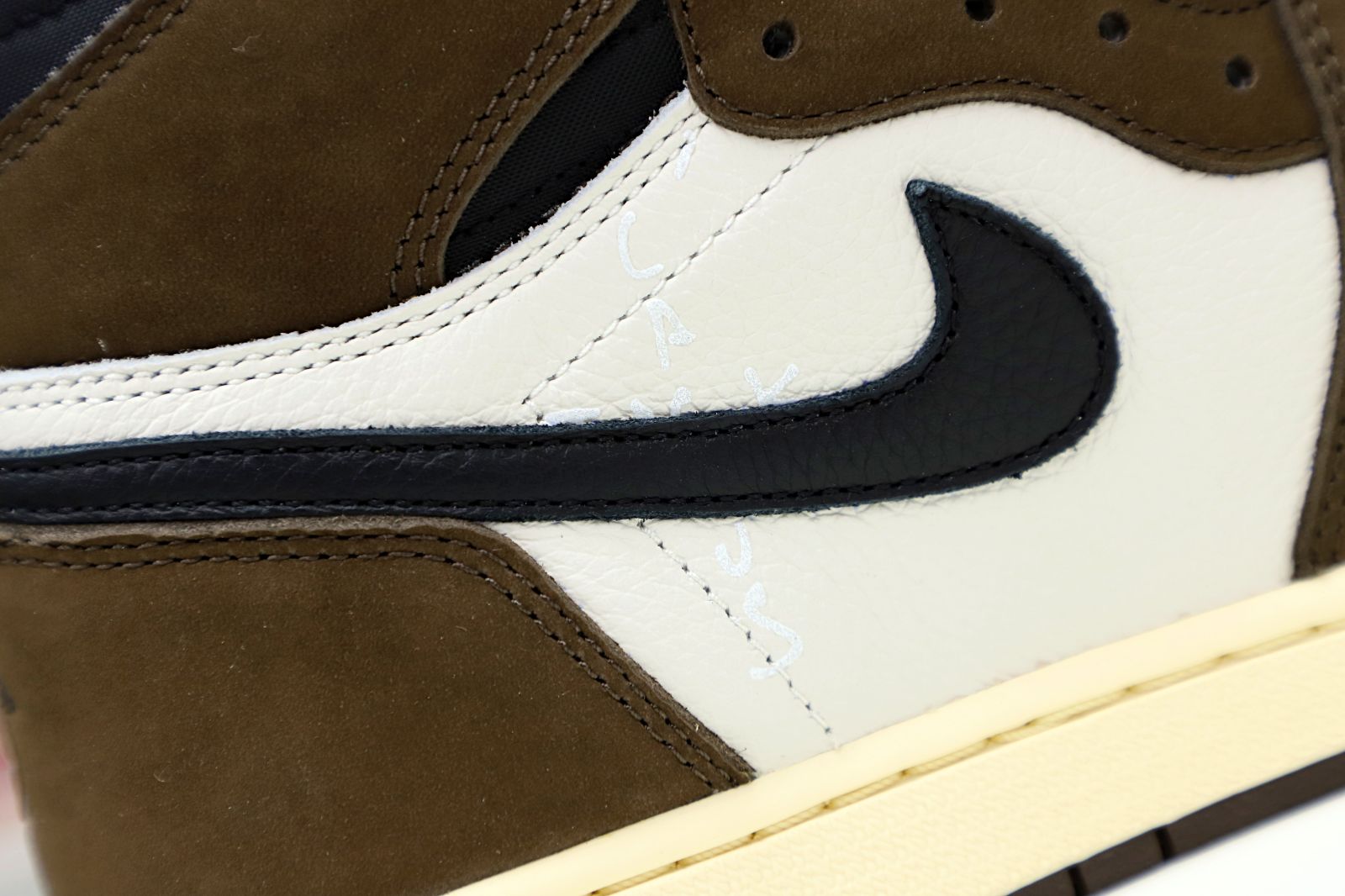 TRAVIS SCOTT X AIR JORDAN 1 RETRO HIGH OG 'MOCHA' - finekick.vip
