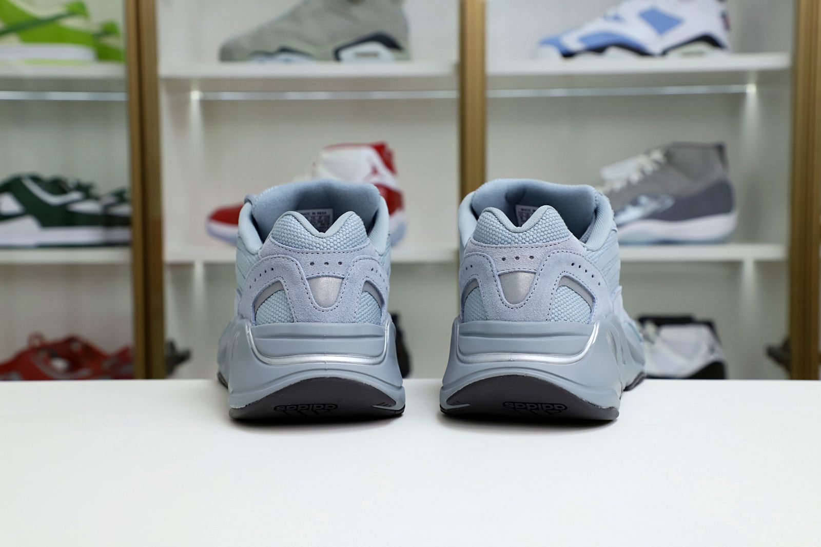 Yeezy boost 700 v2 hospita blue - finekick.vip