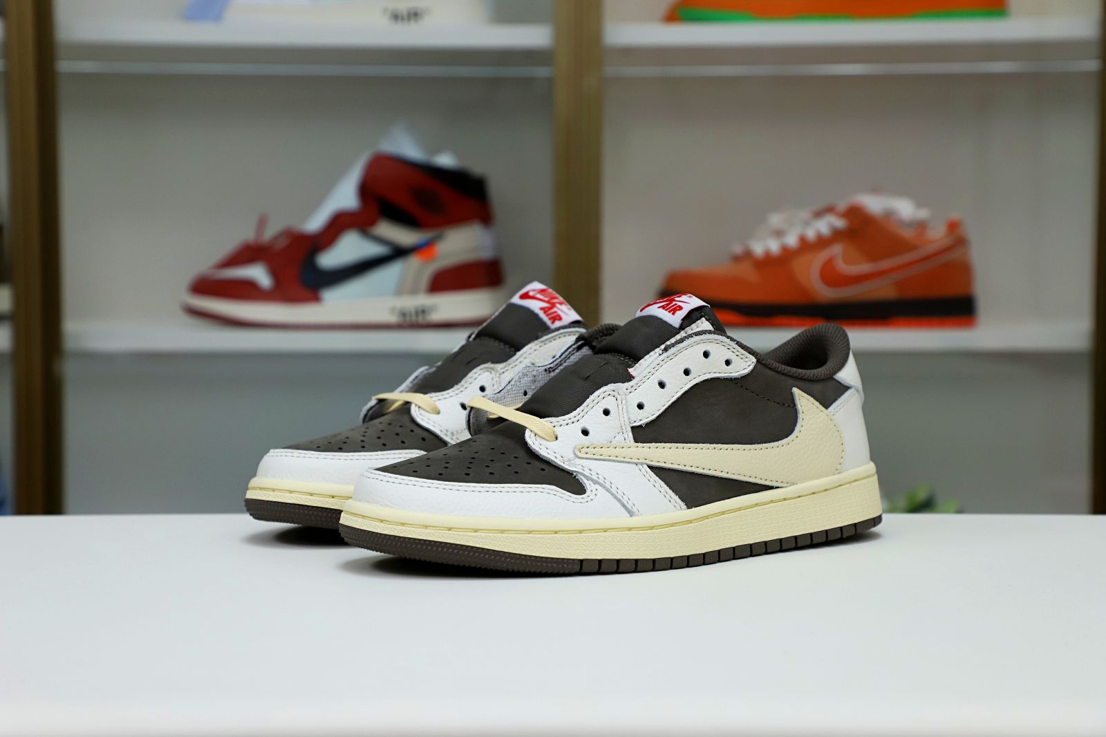 TRAVIS SCOTT X AIR JORDAN 1 LOW OG REVERSE MOCHA - finekick.vip