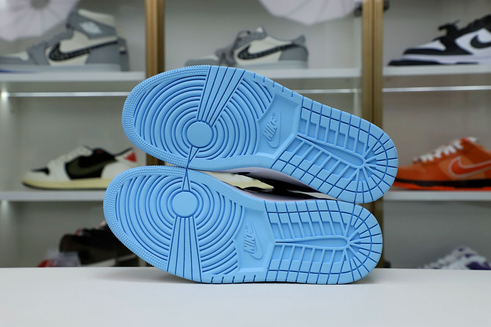 WMNS AIR JORDAN 1 RETRO HIGH OG 'BLUE CHILL' - finekick.vip