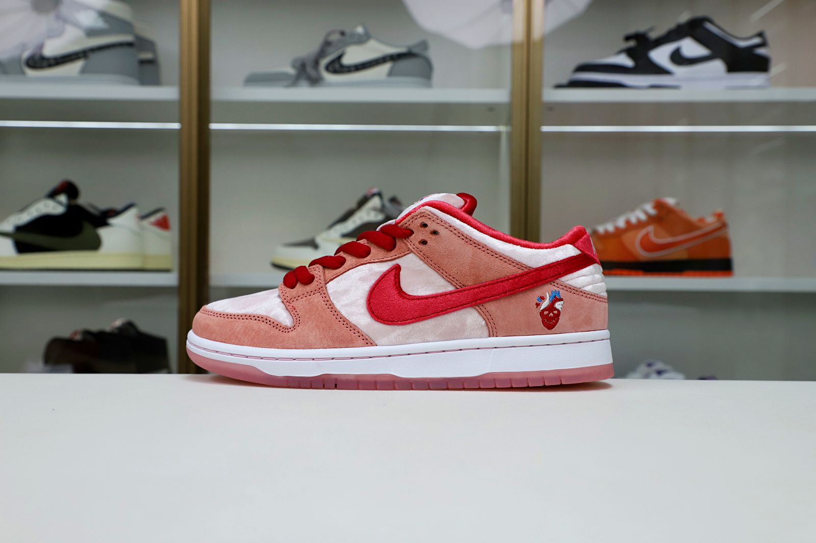 STRANGELOVE X DUNK LOW SB 'VALENTINE'S DAY' - finekick.vip