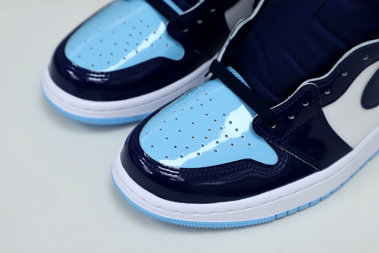 WMNS AIR JORDAN 1 RETRO HIGH OG 'BLUE CHILL' - finekick.vip