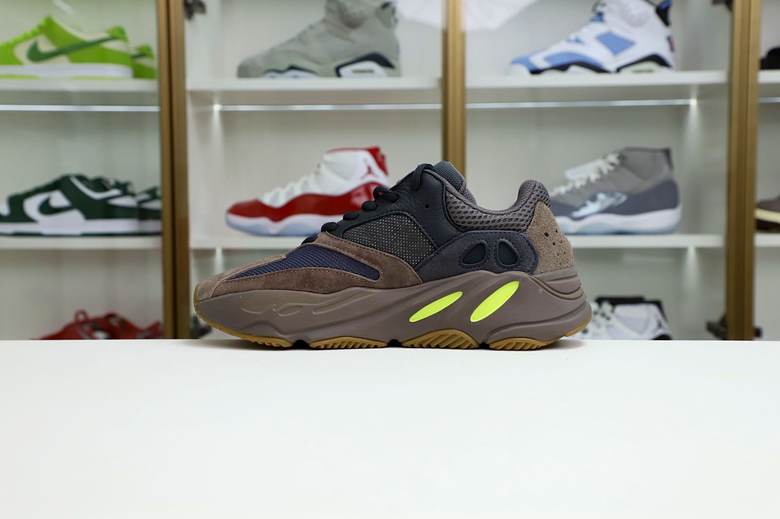 YEEZY BOOST 700 'MAUVE' - finekick.vip