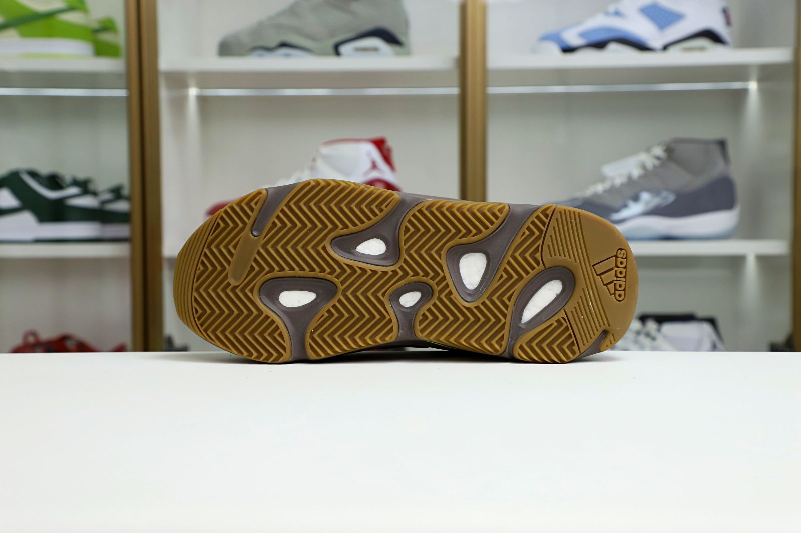 YEEZY BOOST 700 'MAUVE' - finekick.vip