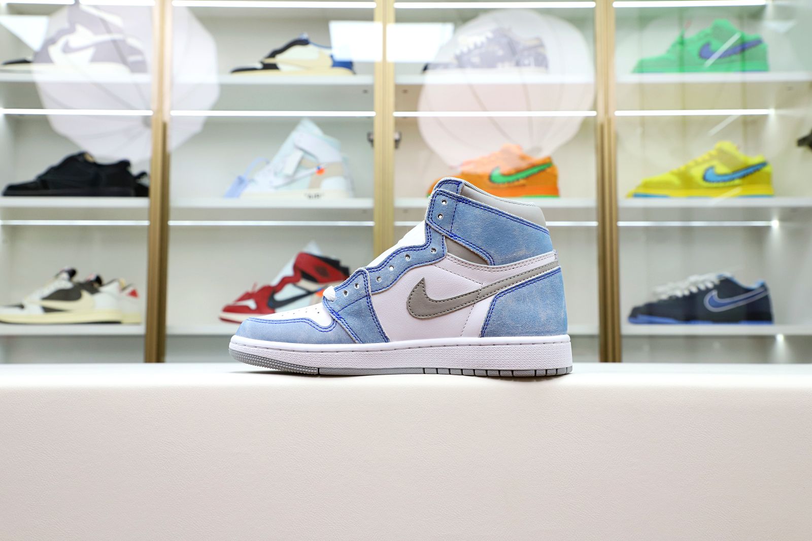AIR JORDAN 1 RETRO HIGH OG 'HYPER ROYAL' - finekick.vip