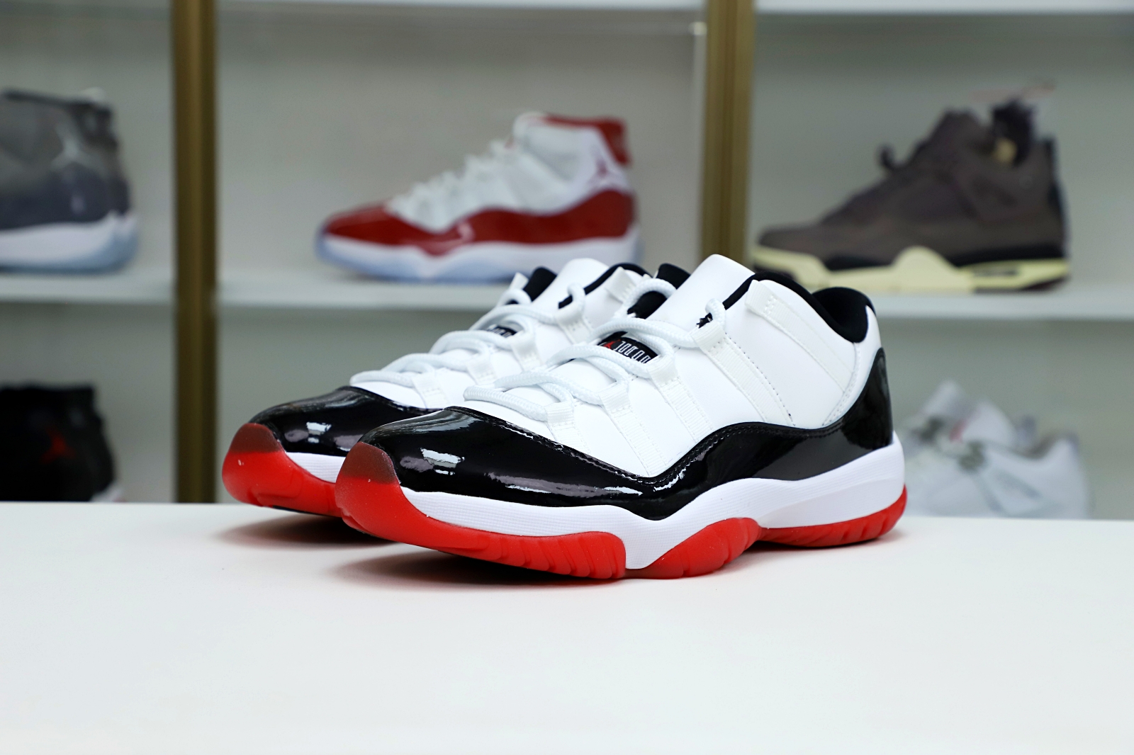 AIR JORDAN 11 LOW WHITE BRED - finekick.vip
