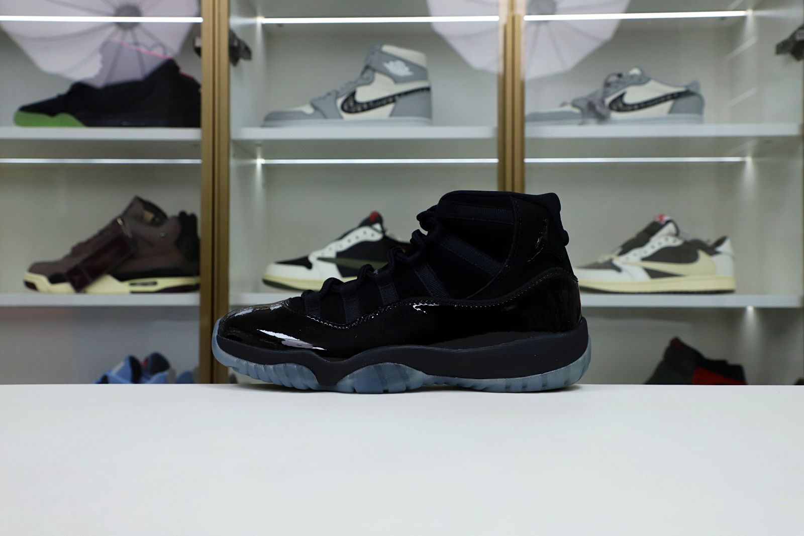 AIR JORDAN 11 RETRO 'CAP AND GOWN' - finekick.vip