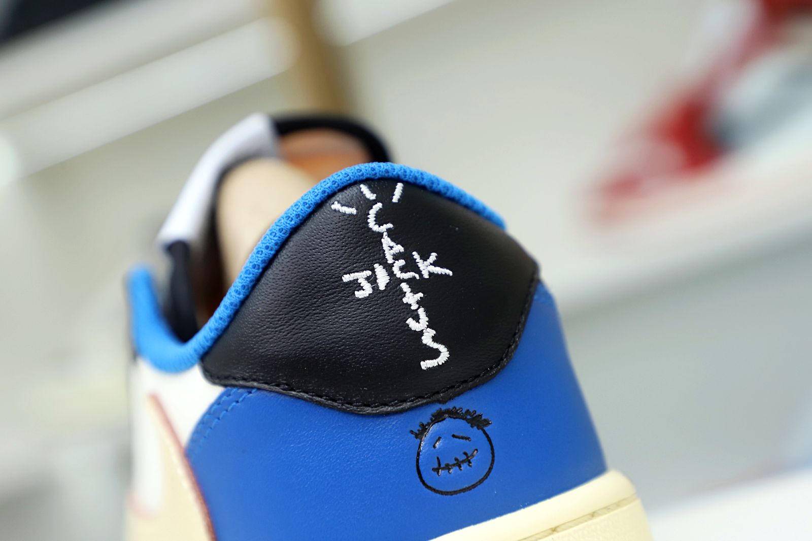 FRAGMENT DESIGN X TRAVIS SCOTT X AIR JORDAN 1 LOW - finekick.vip
