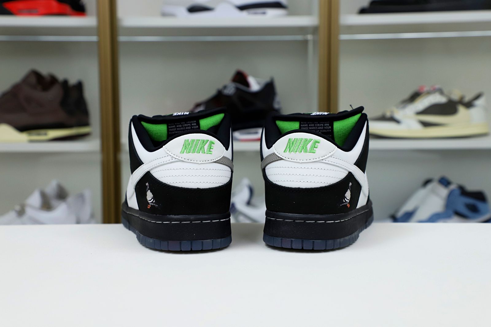 NIKE SB DUNK LOW STAPLE PANDA PIGEON (REGULAR BOX) - finekick.vip