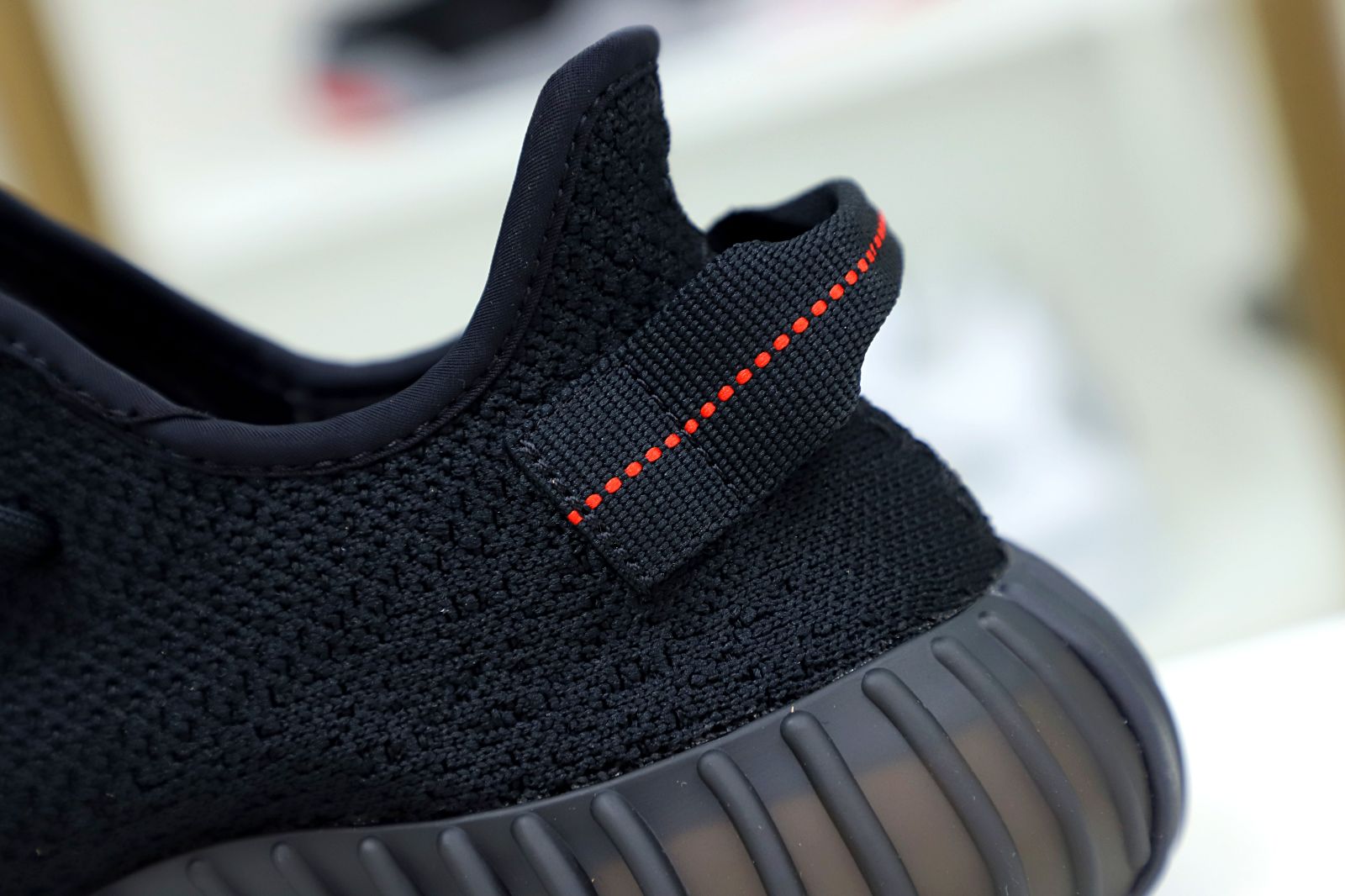 YEEZY BOOST 350 V2 'BRED' - finekick.vip