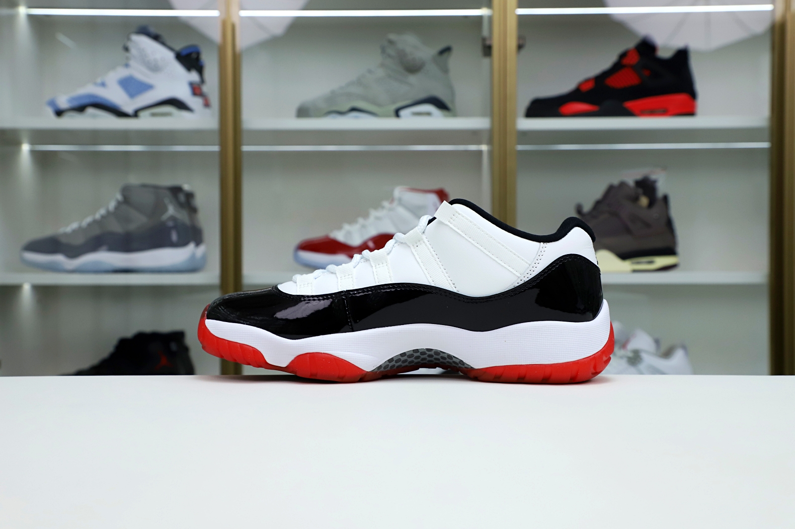 AIR JORDAN 11 LOW WHITE BRED - finekick.vip
