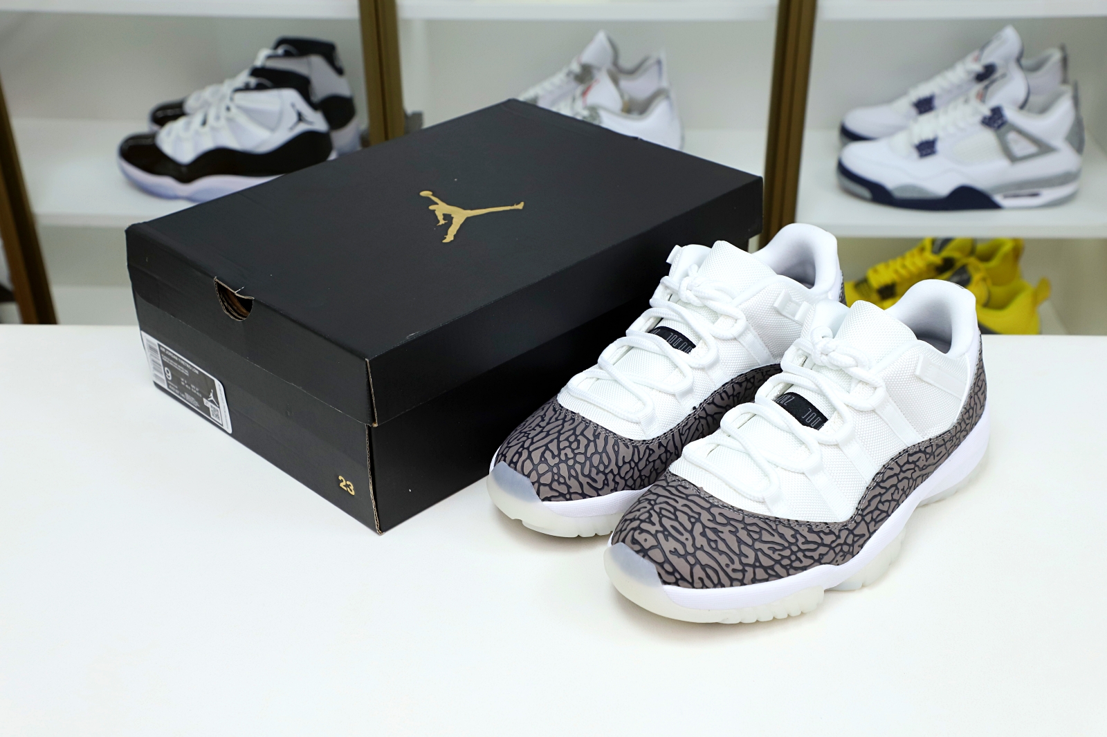 Air Jordan 11 - finekick.vip