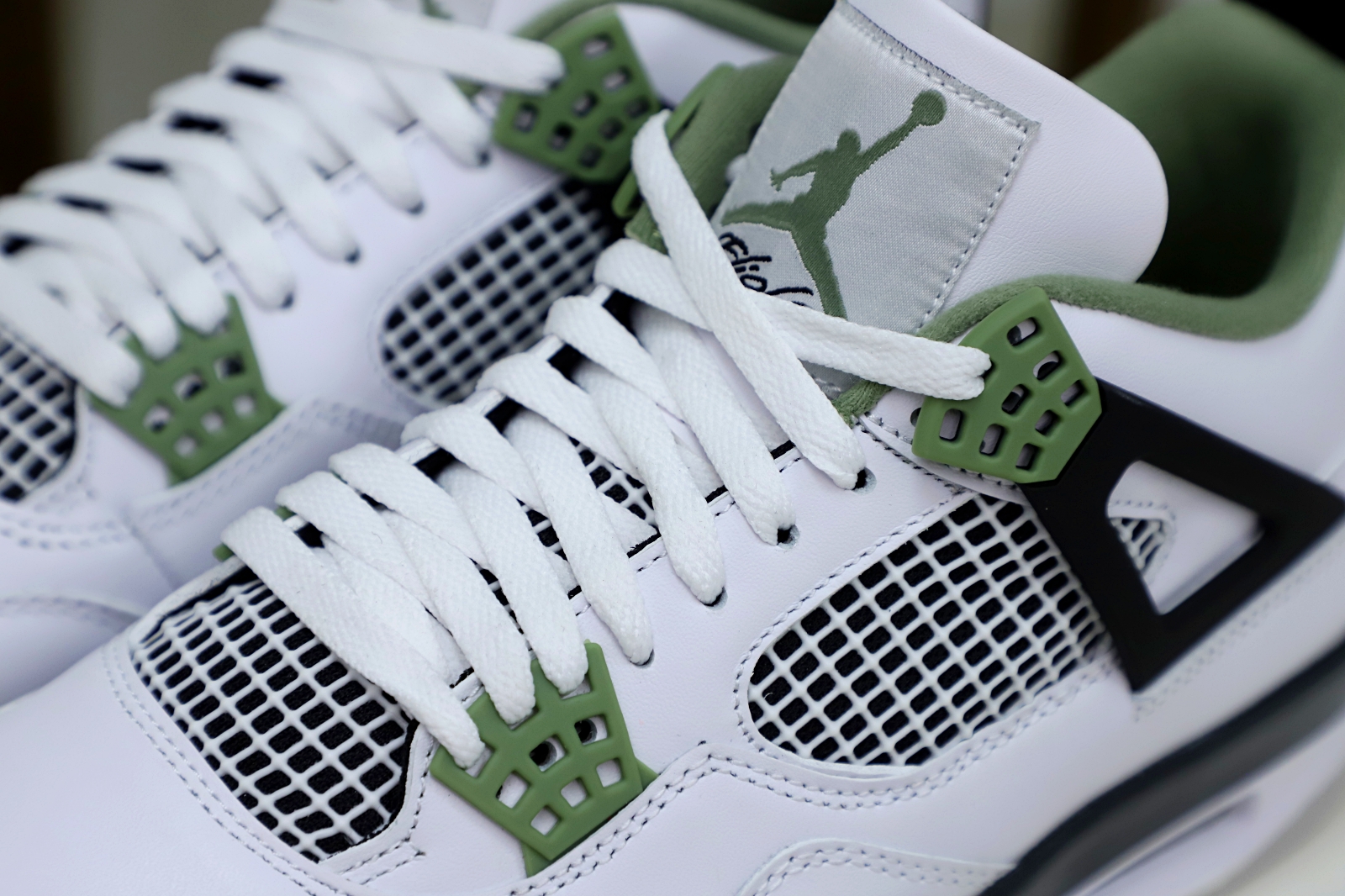 AIR JORDAN 4